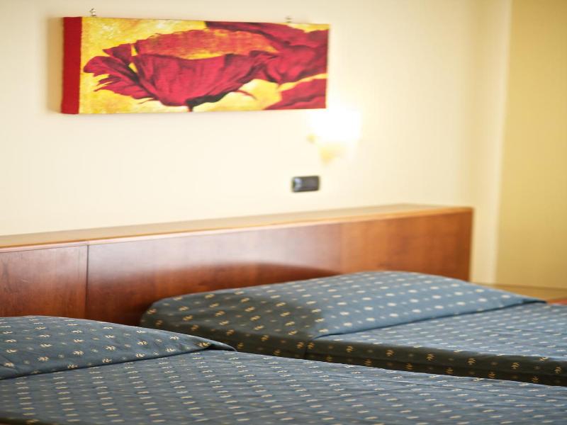 Lo Scacciapensieri Hotel & Restaurant image