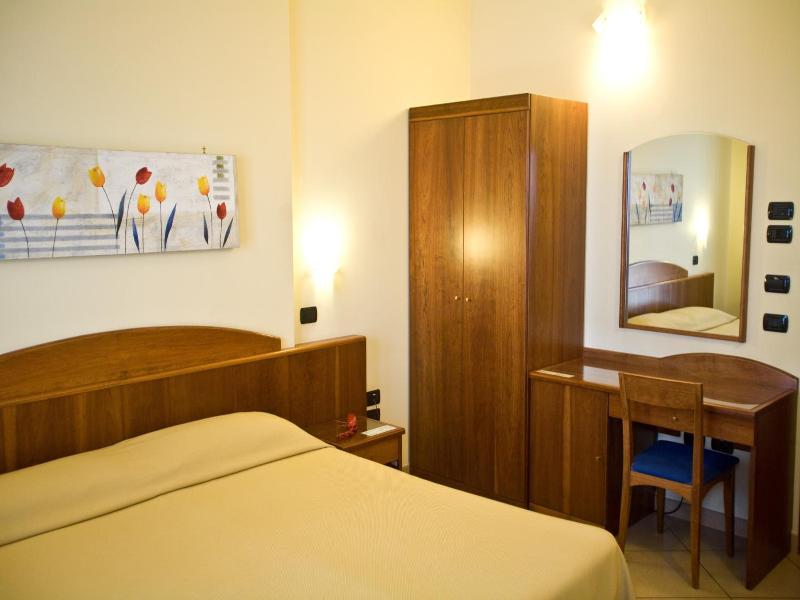 Lo Scacciapensieri Hotel & Restaurant image