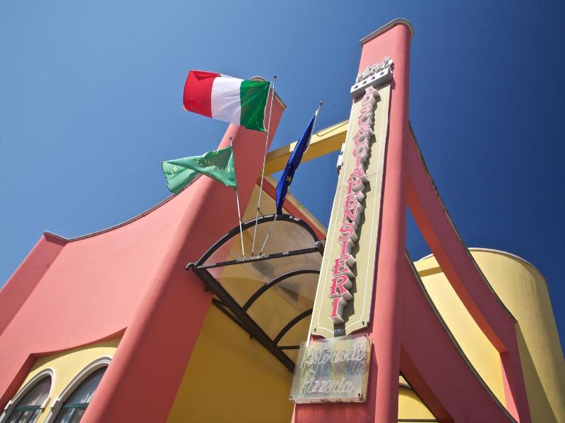 Lo Scacciapensieri Hotel & Restaurant image