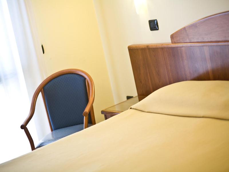 Lo Scacciapensieri Hotel & Restaurant image