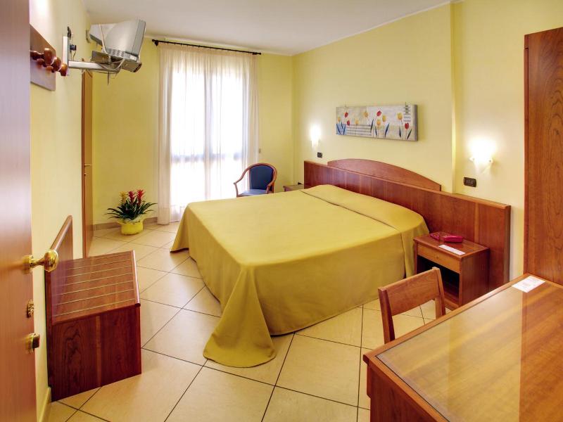 Lo Scacciapensieri Hotel & Restaurant image