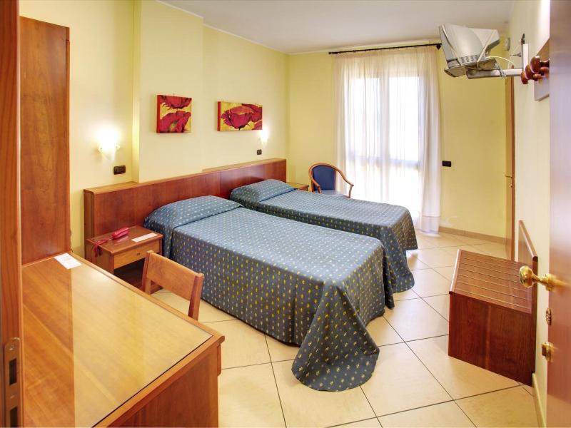 Lo Scacciapensieri Hotel & Restaurant image