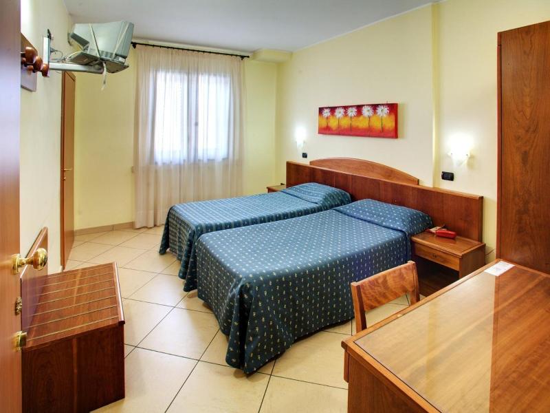 Lo Scacciapensieri Hotel & Restaurant image