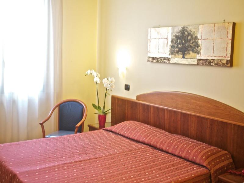 Lo Scacciapensieri Hotel & Restaurant image