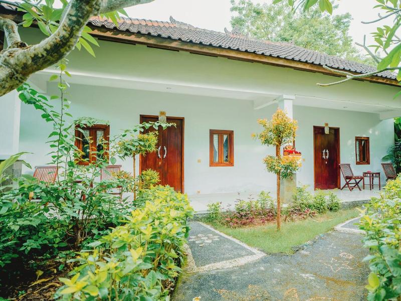 The Tanis Villas & Hotel Lembongan image