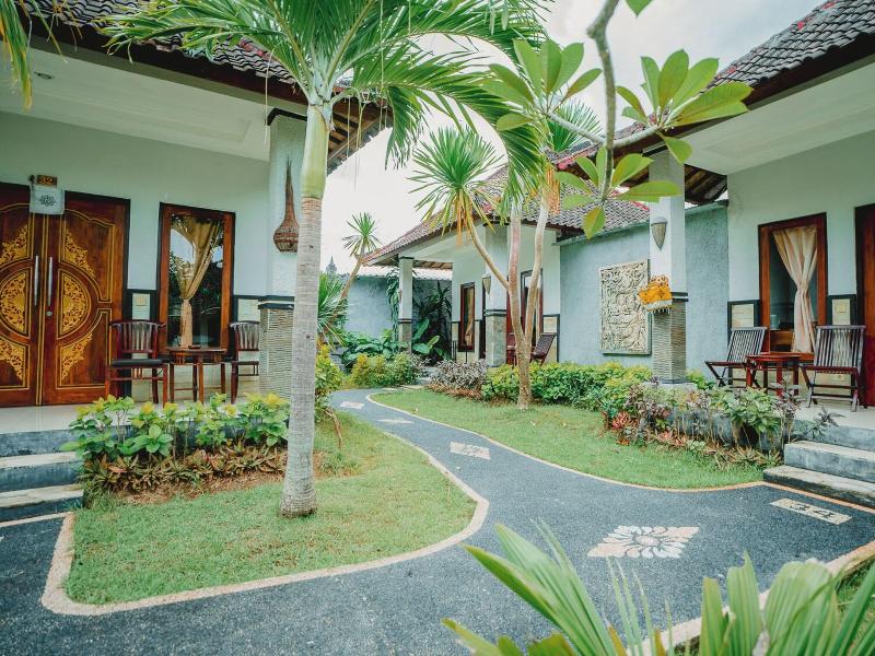 The Tanis Villas & Hotel Lembongan image