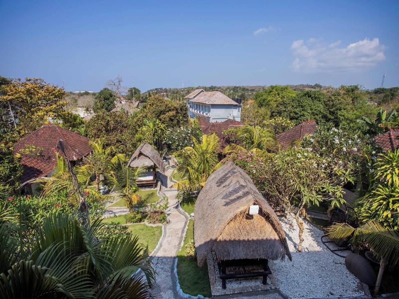 The Tanis Villas & Hotel Lembongan image