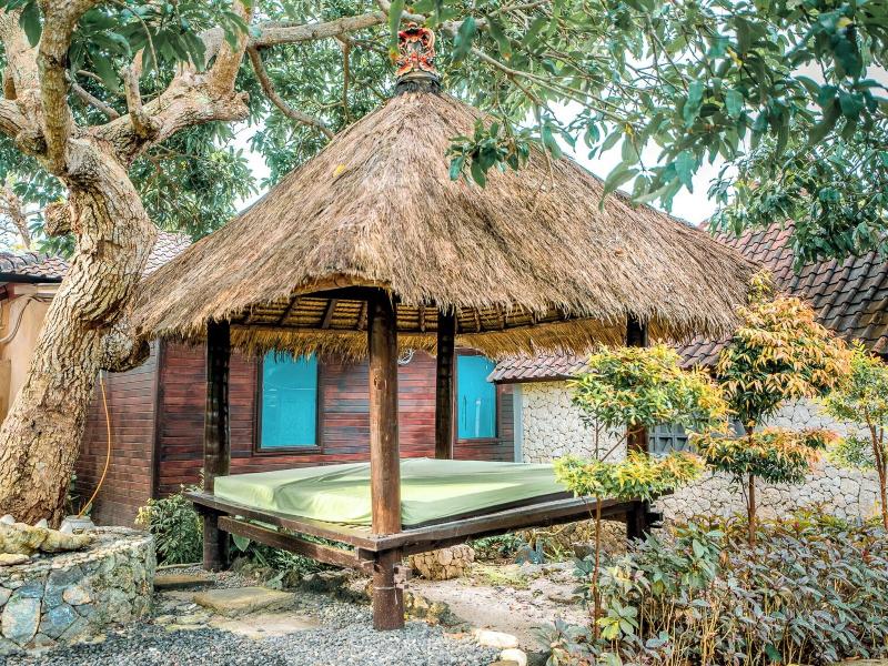 The Tanis Villas & Hotel Lembongan image