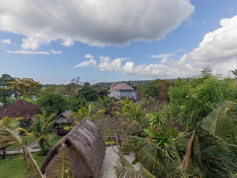The Tanis Villas & Hotel Lembongan image