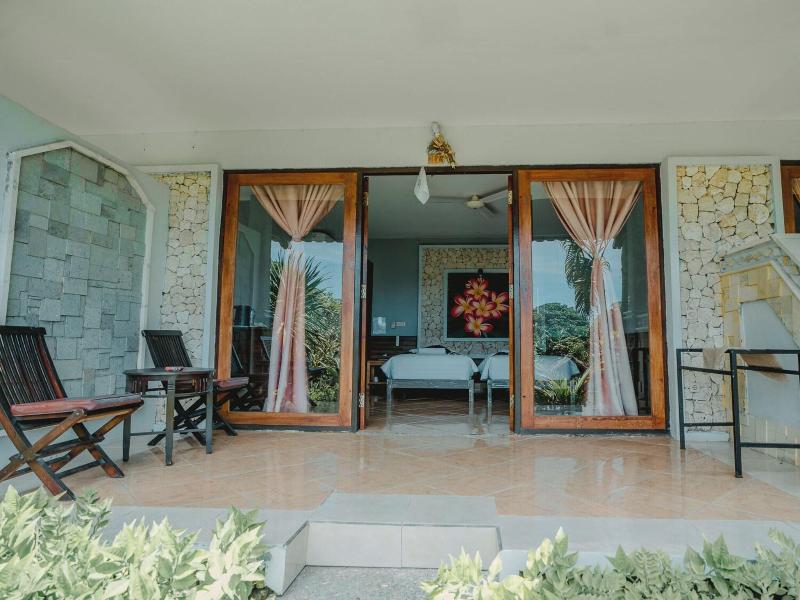The Tanis Villas & Hotel Lembongan image