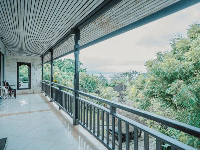 The Tanis Villas & Hotel Lembongan image