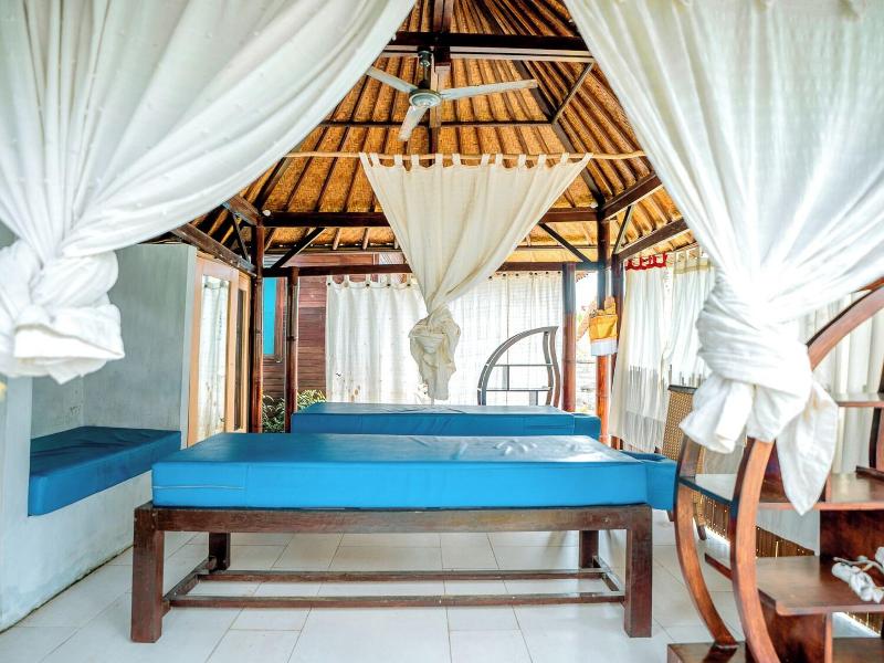 The Tanis Villas & Hotel Lembongan image