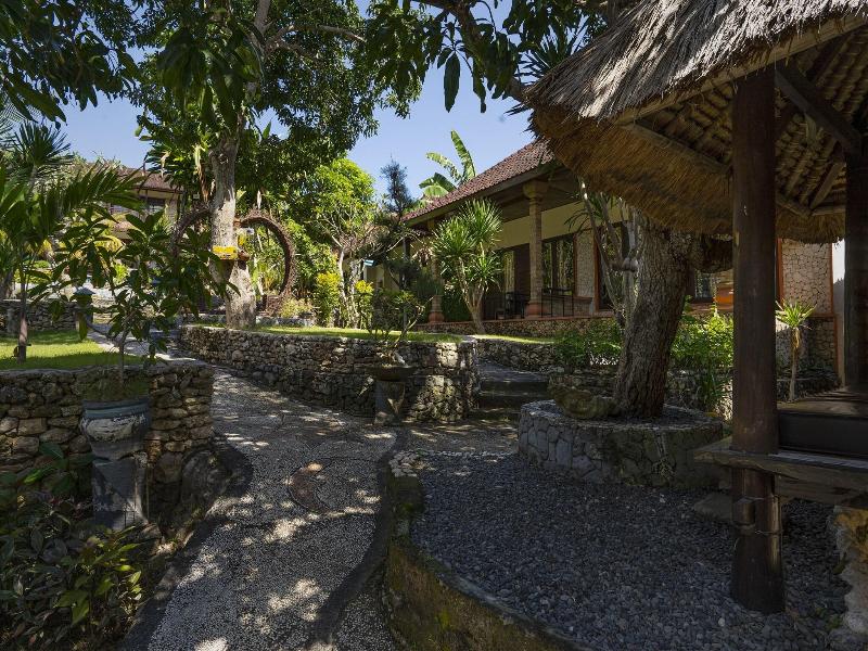 The Tanis Villas & Hotel Lembongan image