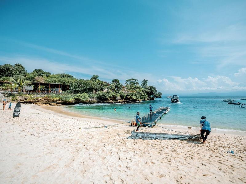 The Tanis Villas & Hotel Lembongan image