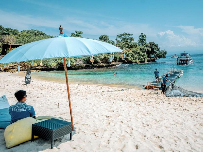 The Tanis Villas & Hotel Lembongan image