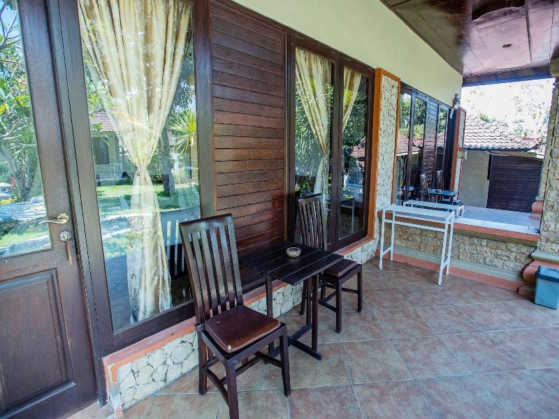 The Tanis Villas & Hotel Lembongan image