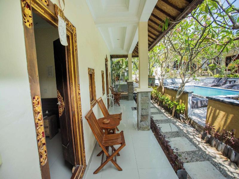 The Tanis Villas & Hotel Lembongan image