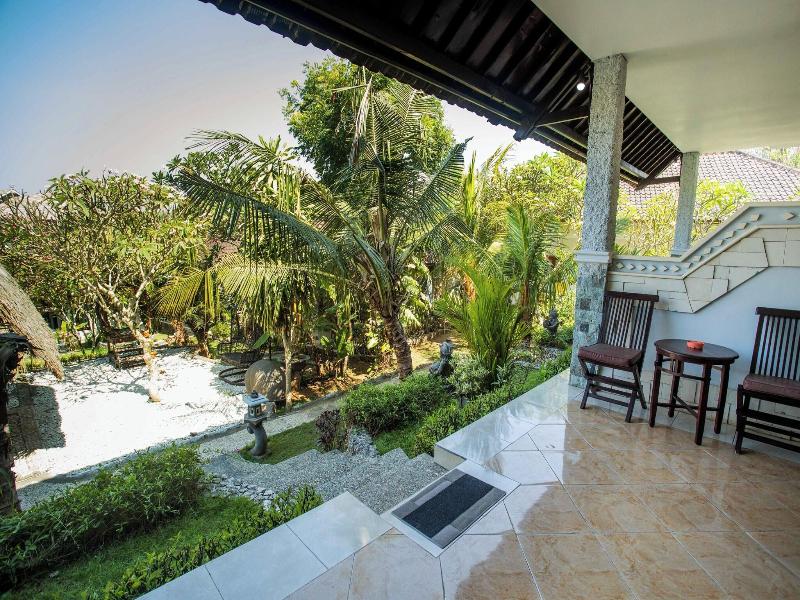 The Tanis Villas & Hotel Lembongan image