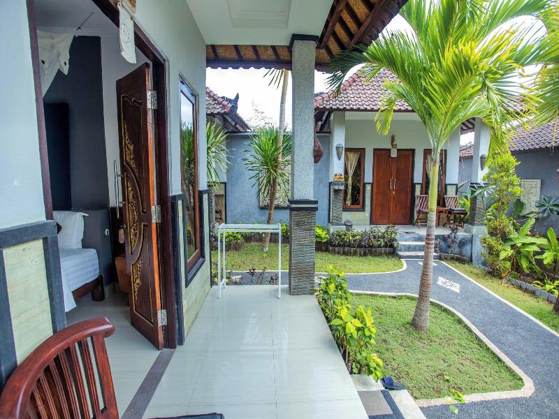The Tanis Villas & Hotel Lembongan image