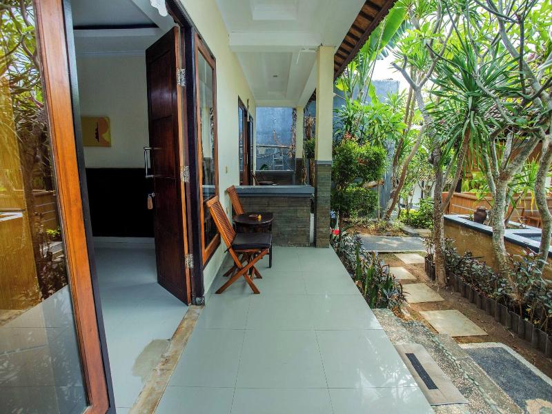 The Tanis Villas & Hotel Lembongan image