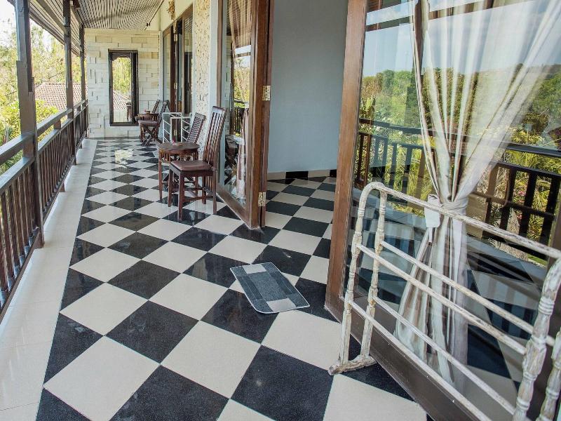 The Tanis Villas & Hotel Lembongan image