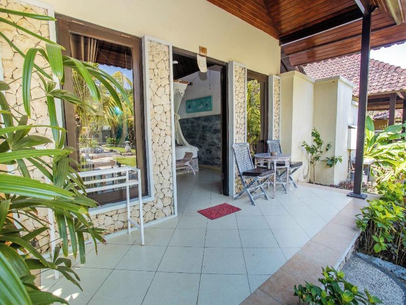The Tanis Villas & Hotel Lembongan image