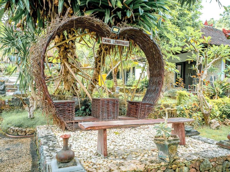The Tanis Villas & Hotel Lembongan image