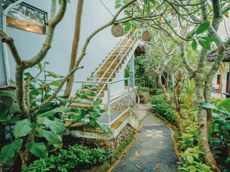 The Tanis Villas & Hotel Lembongan image