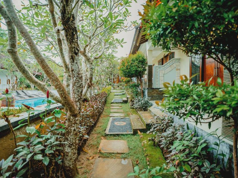 The Tanis Villas & Hotel Lembongan image