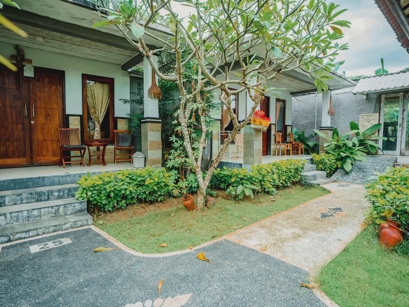The Tanis Villas & Hotel Lembongan image