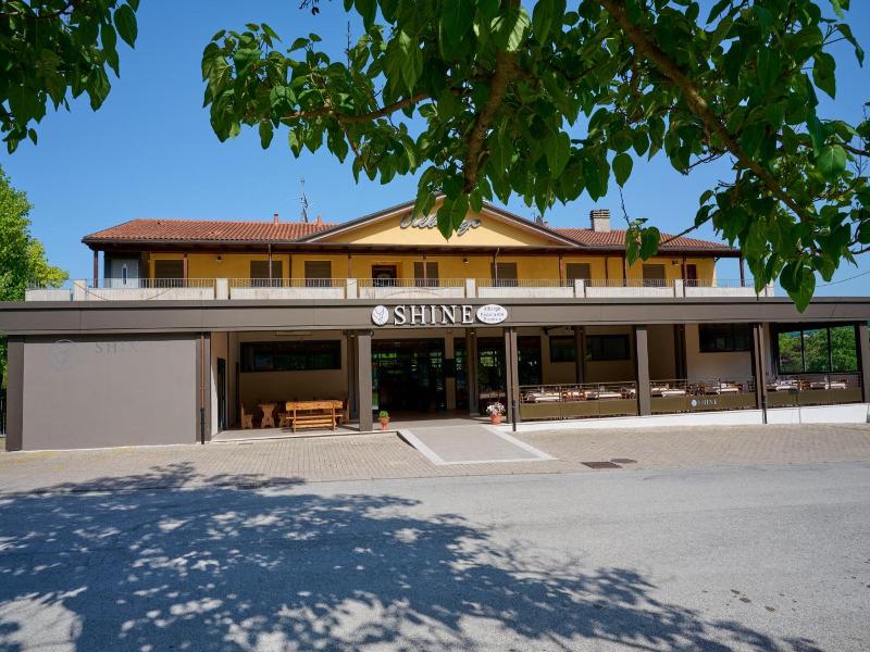 Albergo Shine image