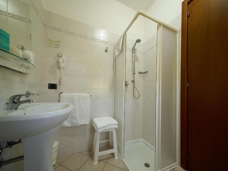Albergo Shine image