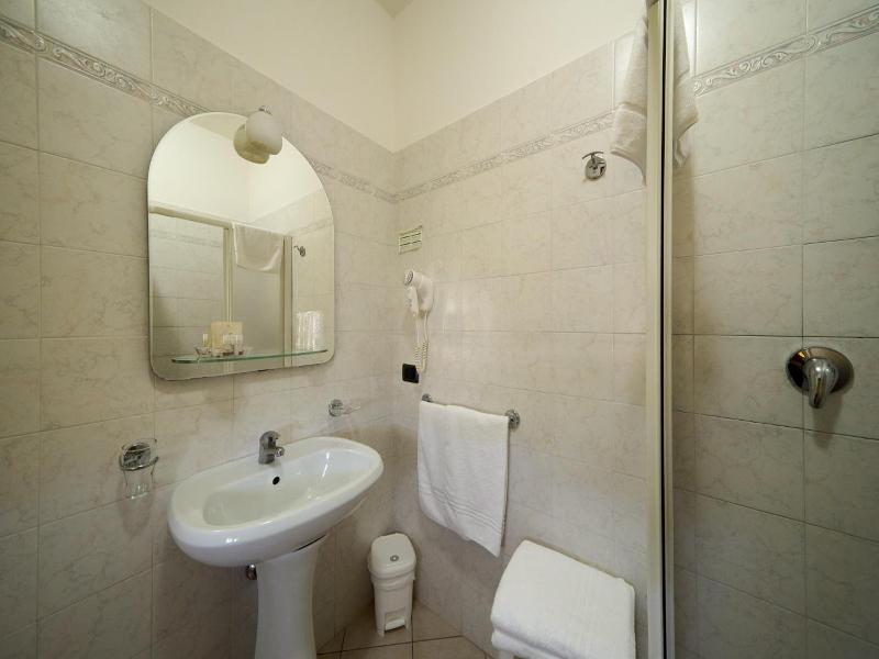 Albergo Shine image