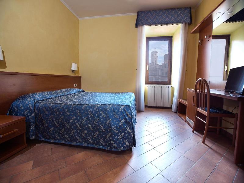 Albergo Dei Leoni image