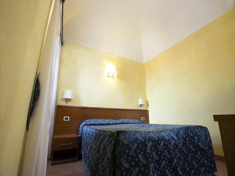 Albergo Dei Leoni image