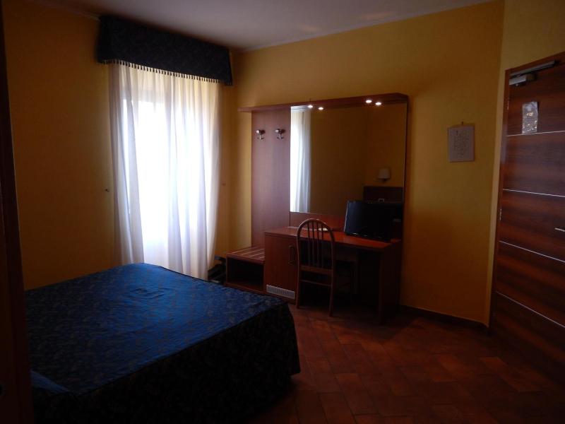 Albergo Dei Leoni image