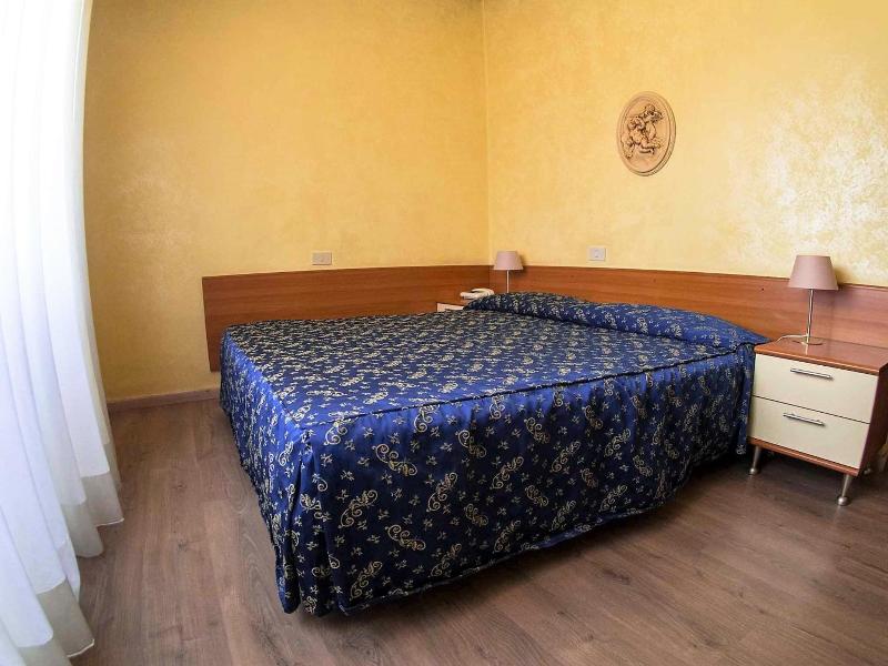 Albergo Dei Leoni image