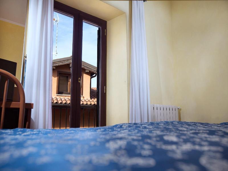 Albergo Dei Leoni image