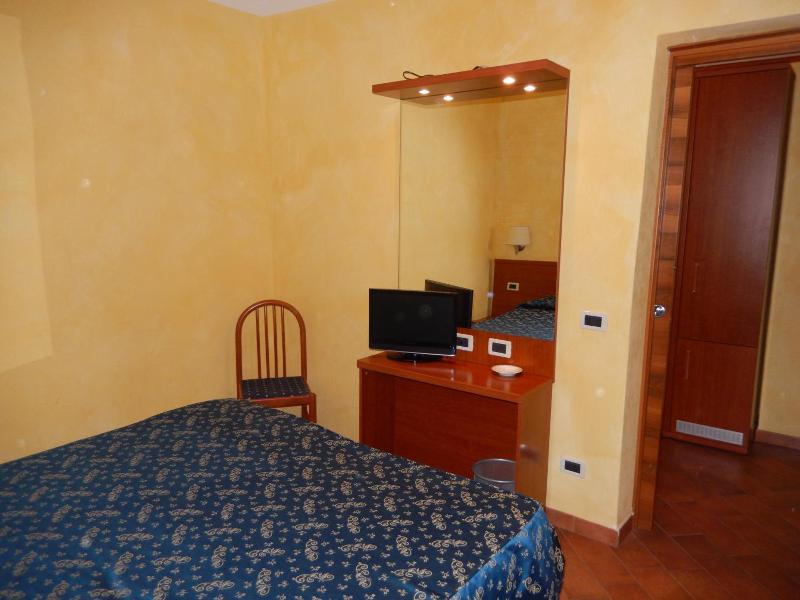 Albergo Dei Leoni image