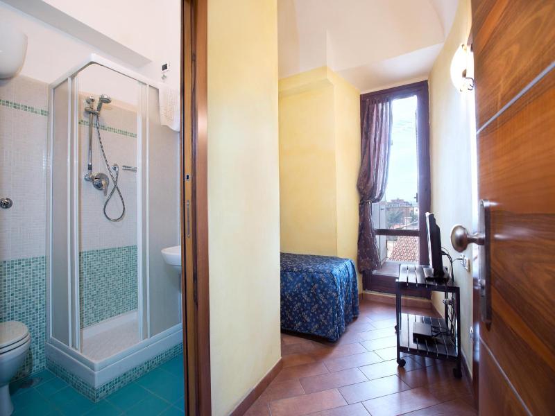 Albergo Dei Leoni image
