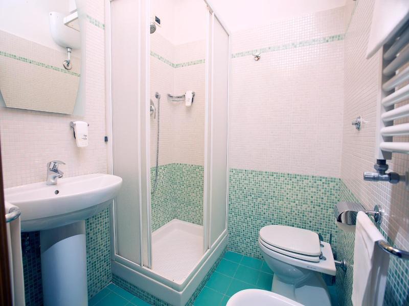 Albergo Dei Leoni image