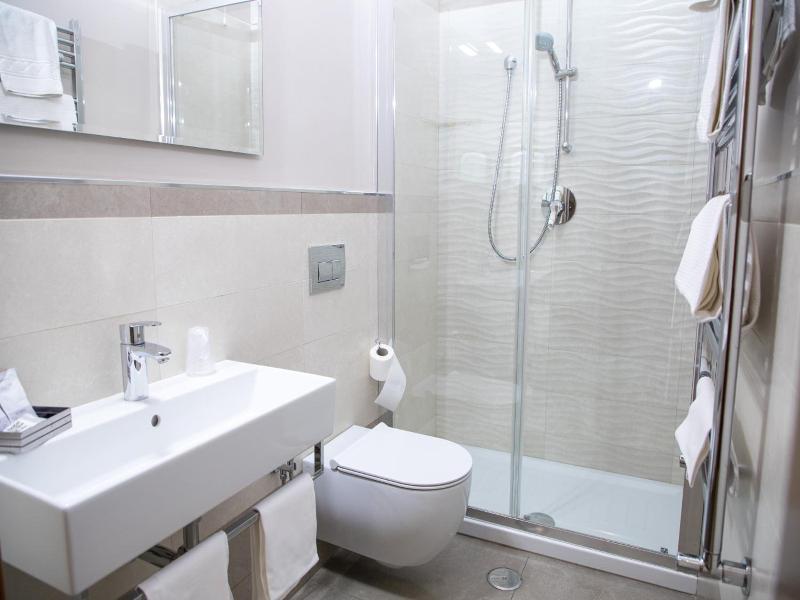 Albergo Dei Leoni image