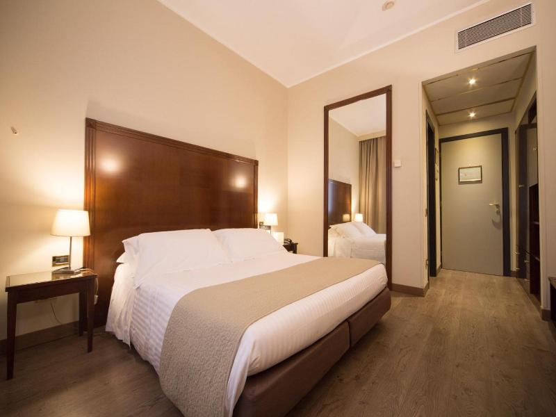 Hotel Motel Ascot image