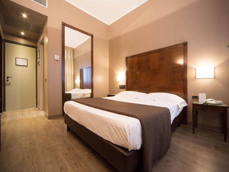 Hotel Motel Ascot image