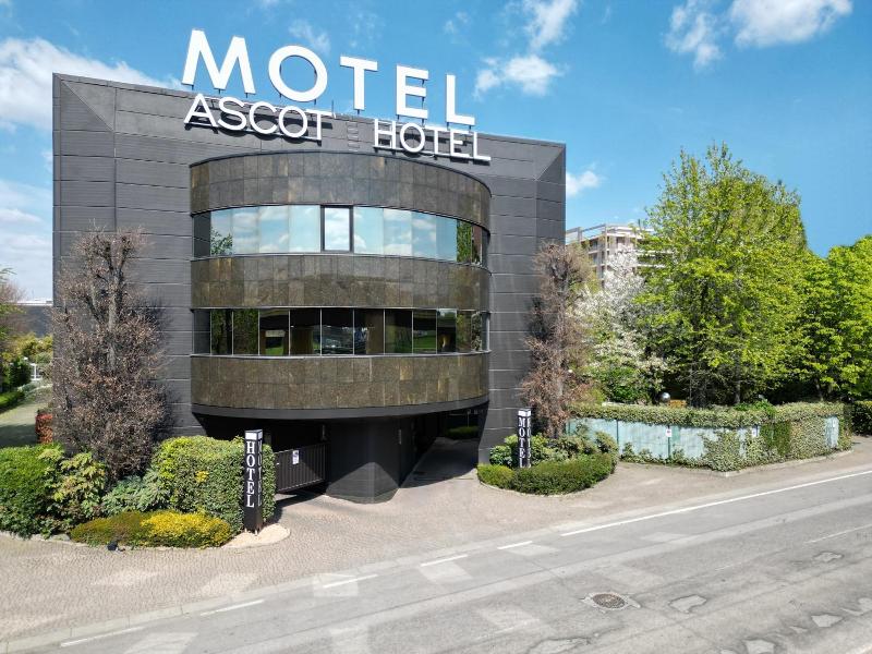 Hotel Motel Ascot image