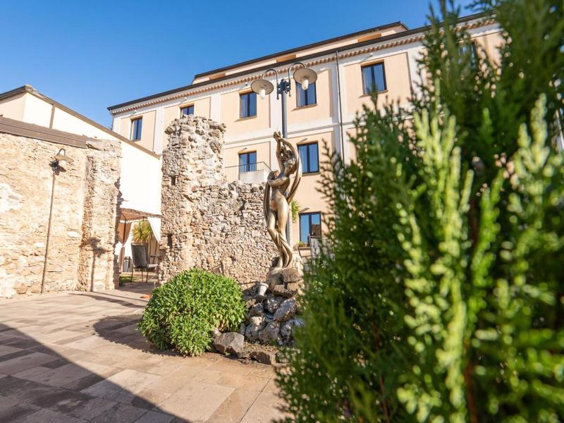 Hotel Ristorante Vecchia Vibo image