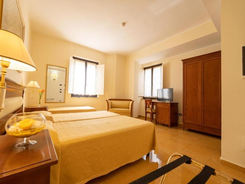 Hotel Ristorante Vecchia Vibo image