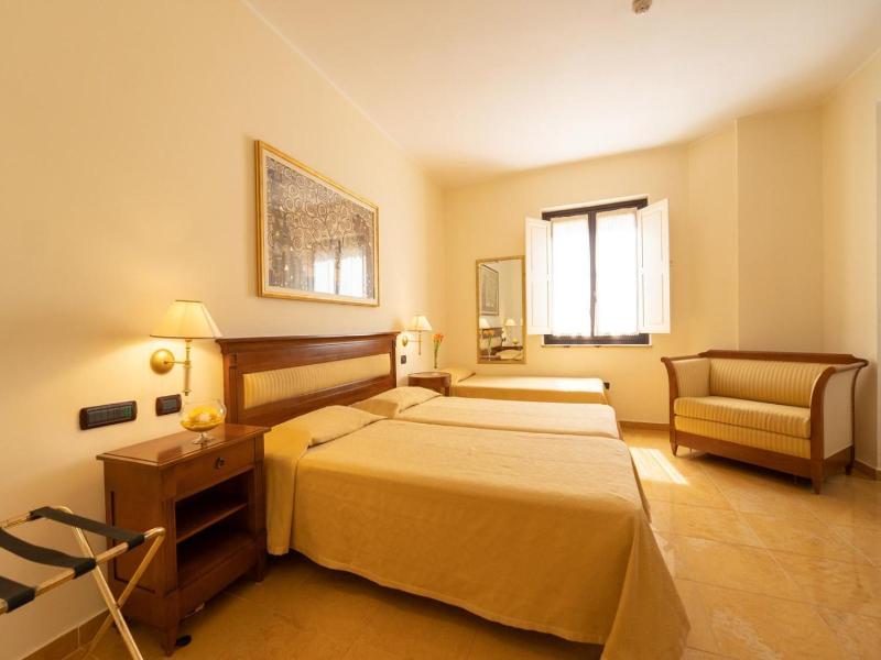 Hotel Ristorante Vecchia Vibo image