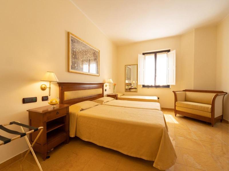Hotel Ristorante Vecchia Vibo image