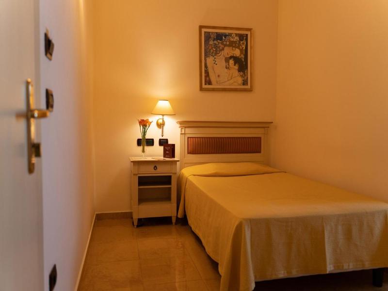 Hotel Ristorante Vecchia Vibo image